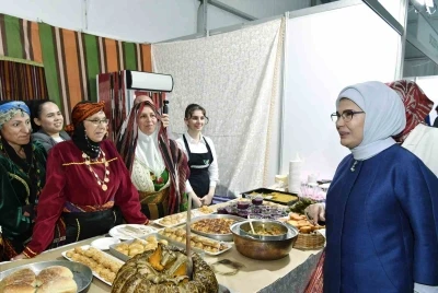 Emine Erdoğan, 5. Rize Gastronomi Günleri’ne katıldı: &quot;Bu anlamlı buluşma, Rize’nin kültürel hafızasını da geleceğe taşıyan bir adım&quot;
