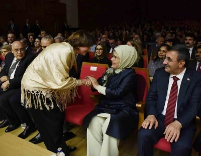 Emine Erdoğan, Gazze’ye destek için düzenlenen flamenko gösterisine katıldı
