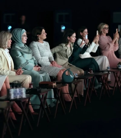 Emine Erdoğan&rsquo;ın devlet liderleri eşleri yemeğinde Ajda Pekkan konseri
