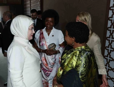 Emine Erdoğan: "Sıfır Atık Forumu&rsquo;nu insanlık ailesinin ortak bir ideal etrafında kenetlendiği tarihi bir buluşma olarak g&ouml;r&uuml;yoruz"
