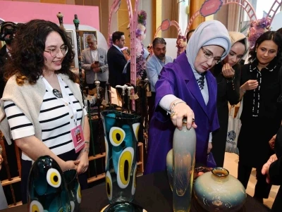 Emine Erdoğan, TOGEM-DER&rsquo;in geleneksel "Cemre &Ccedil;arşısı"nın a&ccedil;ılışına katıldı
