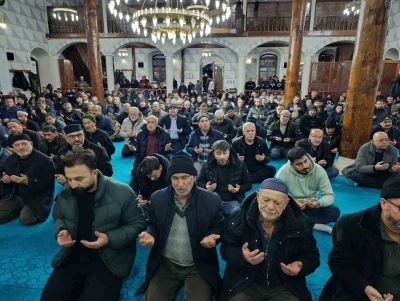 Emirdağ &Ccedil;arşı Camii&rsquo;nde &lsquo;Regaip Kandili&rsquo; &ouml;zel programı ger&ccedil;ekleştirildi

