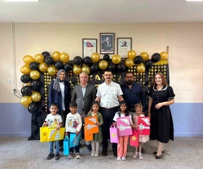Emirdağ Tez İlkokulu&rsquo;nda &ouml;ğrenciler karne sevinci yaşadılar
