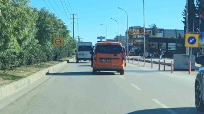 Emniyet kemerini kazalı kapıya bağladı
