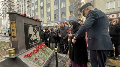 Emniyet M&uuml;d&uuml;r&uuml; Ali Gaffar Okkan şehit edildiği yerde anıldı
