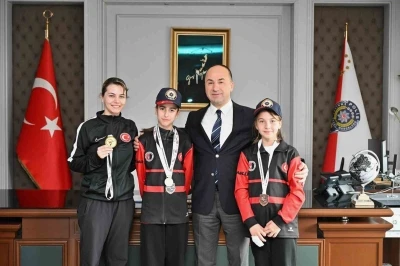 Emniyet M&uuml;d&uuml;r&uuml; Tolga Yılmaz şampiyon sporcuları misafir etti
