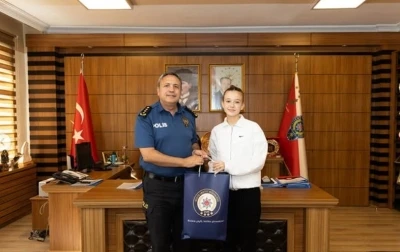 Emniyet Müdürü Yılmaz Taekwondo sporcusu Ebrar Çakır’ı makamında kabul etti
