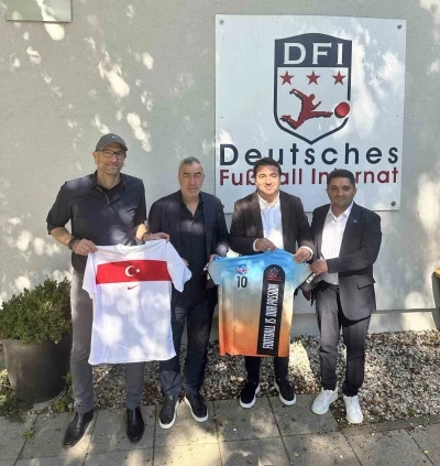 Emrah Bayraktar ve Samet Aybaba Almanya’da temaslarda bulundu
