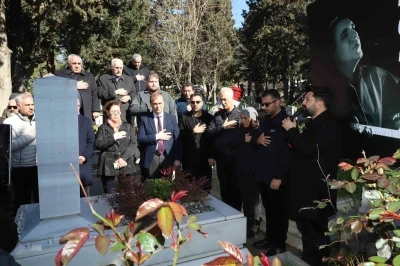 Emre Saltık, vefatının 9. yıl d&ouml;n&uuml;m&uuml;nde kabri başında anıldı
