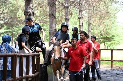 EMŞAV şehit ve gazi &ccedil;ocuklarıyla bir araya geldi
