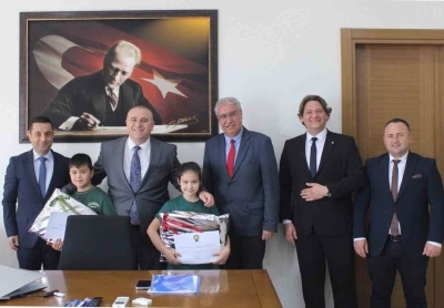 En &ccedil;ok kitap okuyan &ouml;ğrencilere &rsquo;teşekk&uuml;r&rsquo; belgesi verildi
