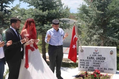 En mutlu g&uuml;n&uuml;nde ismini aldığı şehit amcasını unutmadı
