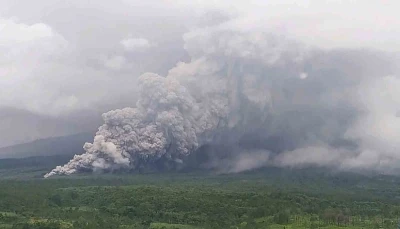 Endonezya’da Semeru Yanardağı patladı, alarm seviyesi en yüksek düzeye çıkarıldı
