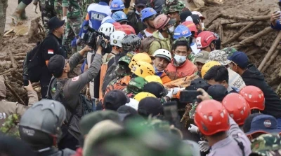 Endonezya&rsquo;daki toprak kaymasında can kaybı 49&rsquo;a y&uuml;kseldi
