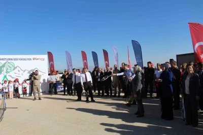 Enerji ve Tabii Kaynaklar Bakanı Bayraktar: &quot;Artık bu dağlarda roket değil, raket sesi var&quot;
