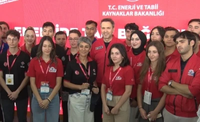 Enerji ve Tabii Kaynaklar Bakanı Bayraktar TEKNOFEST’TE gençlerle buluştu
