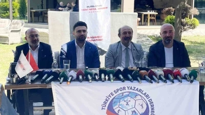 Enes &Ccedil;elik: "Transferde &ouml;nceliğimiz bonservissiz oyuncular"
