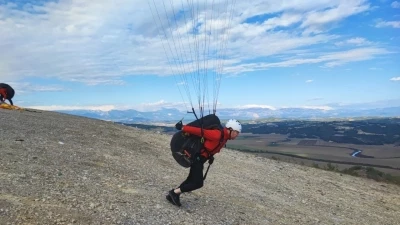 Engelini aştı yama&ccedil; paraş&uuml;t&uuml;ne başladı
