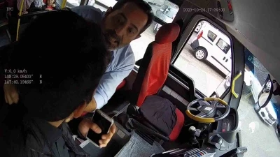 Engelli bireyi önce otobüsten indirdi, sonra darp etmeye çalıştı
