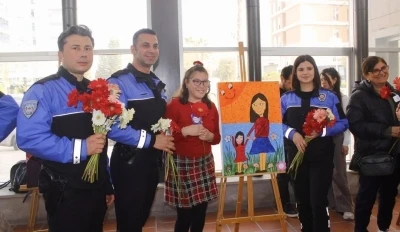 Engelli &ccedil;ocuklardan "Şiddete karşı sevgi" sergisi
