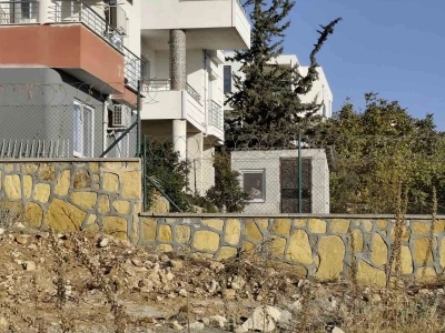 Engelli kadının kulübede yaşamı yürekleri burktu
