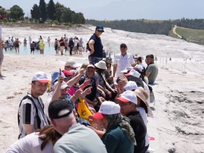 Engelliler ve yakınları beyaz cennet Pamukkale&rsquo;de buluştu
