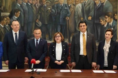 Engelsiz Aktif Yaşam Merkezi i&ccedil;in imzalar atıldı