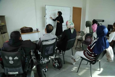 Engelsiz Yaşam Merkezi’nde dezavantajlı bireyler sosyal ve kültürel faaliyetlerle destekleniyor
