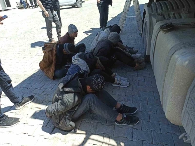 Erbaa&rsquo;da konteyner y&uuml;kl&uuml; tırda 7 ka&ccedil;ak g&ouml;&ccedil;men yakalandı
