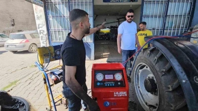 Erciş&rsquo;te sıcak hava etkisini g&ouml;sterdi, s&uuml;r&uuml;c&uuml;ler klima i&ccedil;in sanayiye akın etti
