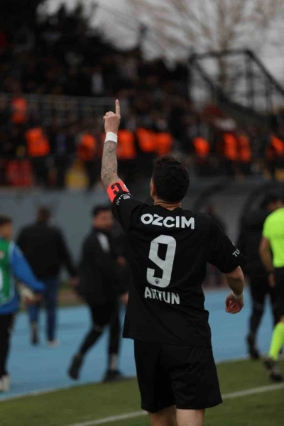 Erciyes 38 FK kaptanı Artun yedinci gol&uuml;n&uuml; attı
