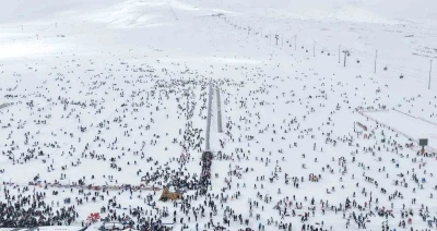 Erciyes&rsquo;te hafta sonu pistler kayak&ccedil;ılarla doldu
