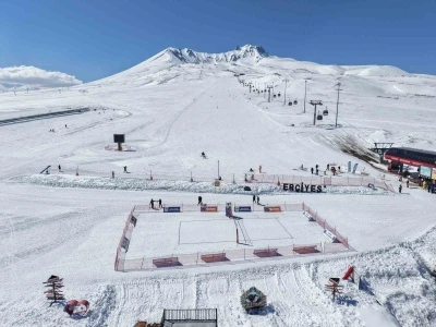 Erciyes&rsquo;te kar voleybolu heyecanı başlıyor
