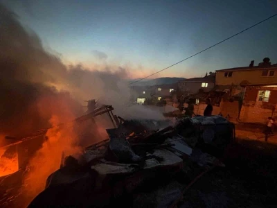 Erdek’te baraka yangını söndürüldü
