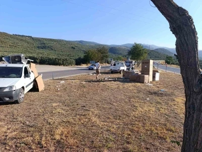 Erdek’te beyaz eşya yüklü kamyonet kaza yaptı, 1 yaralı
