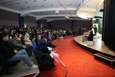 Erenler’de &quot;Fadıl & Faik Yanlış Anlama&quot; oyunu sahnelendi
