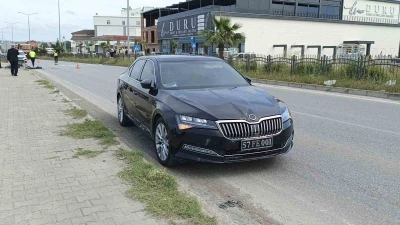 Erfelek Belediye Başkanı&rsquo;nın makam aracının &ccedil;arptığı bisikletli yaralandı
