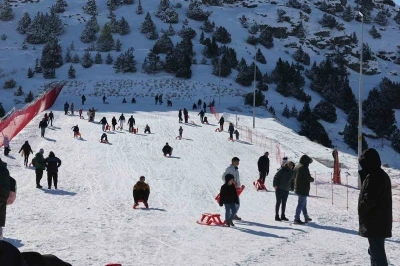 Ergan&rsquo;da &ccedil;ocukların kızak keyfi
