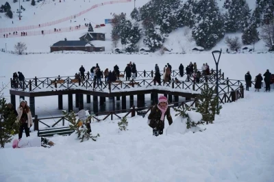 Ergan&rsquo;da kayak ve kızak keyfi
