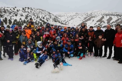 Ergan Dağı&rsquo;nda Minikler Festivali &ouml;d&uuml;l t&ouml;reni d&uuml;zenlendi
