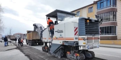 Ergenekon Mahallesi&rsquo;nde asfalt yenileme &ccedil;alışması
