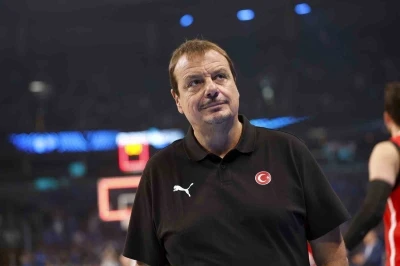 Ergin Ataman, Avrupa Şampiyonası’nın en iyi başantrenörü seçildi
