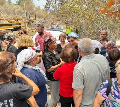 Ersin, yangında evleri zarar görenlerle bir araya geldi
