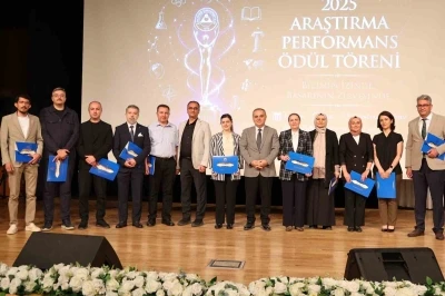 ER&Uuml;&rsquo;de &rsquo;2025 Yılı Araştırma Performans &Ouml;d&uuml;l T&ouml;reni&rsquo; d&uuml;zenlendi
