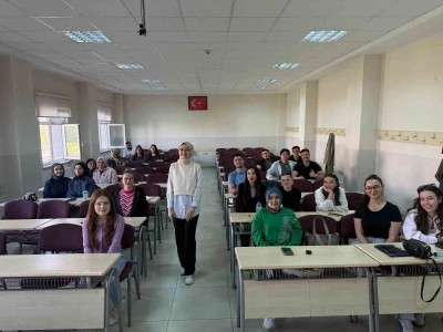 ER&Uuml;&rsquo;de bir ilk: &lsquo;Yapay Zeka Okuryazarlığı Dersleri&rsquo;
