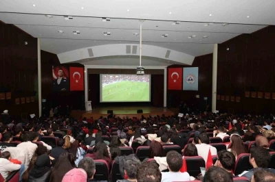 ER&Uuml;&rsquo;de milli ma&ccedil; heyecanı dev ekrana taşındı
