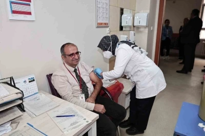 ERÜ Hastaneleri’nden sağlık çalışanlarına mevsimsel grip aşısı
