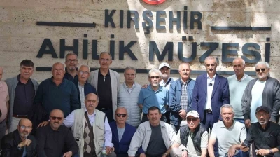 ER&Uuml; İlahiyat Fak&uuml;ltesi 1985 mezunları Kırşehir&rsquo;de buluştu
