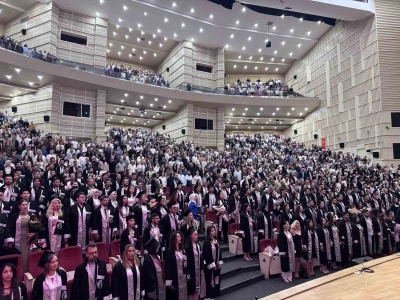 ER&Uuml; İletişim Fak&uuml;ltesi 20. d&ouml;nem mezunlarını verdi
