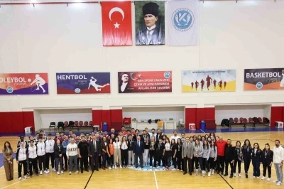 ERÜ Kadın Basketbol Takımı şampiyon oldu
